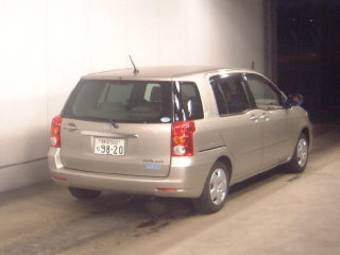 2005 Toyota Raum Pictures