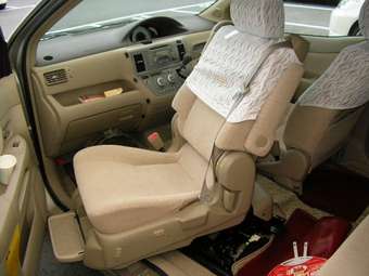 2005 Toyota Raum Photos