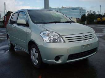 2005 Toyota Raum Pictures