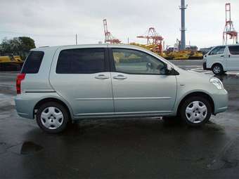 2005 Toyota Raum Pics