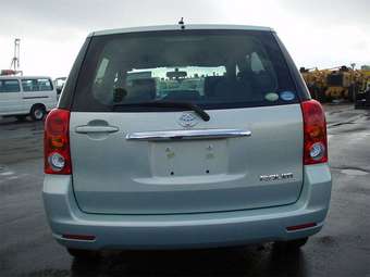 2005 Toyota Raum Pictures