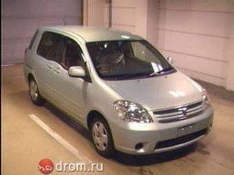 2005 Toyota Raum Photos