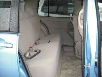 2005 Toyota Raum Pictures