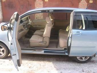 2005 Toyota Raum Pictures