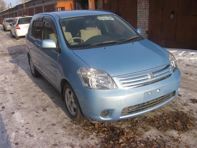 Toyota raum 2005