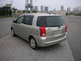 2005 Toyota Raum Pics