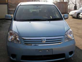 2005 Toyota Raum Photos