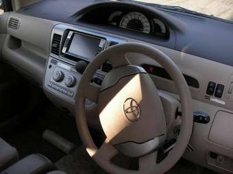 2005 Toyota Raum Photos