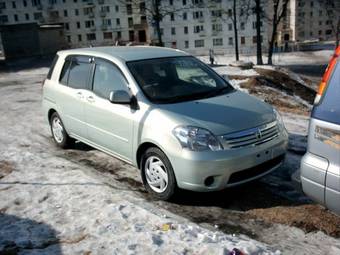 2005 Toyota Raum Images