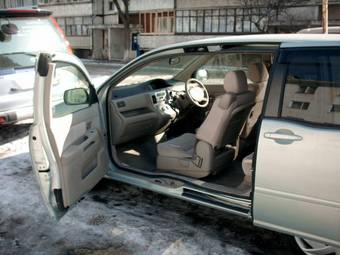 2005 Toyota Raum Pics