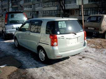 2005 Toyota Raum Pictures