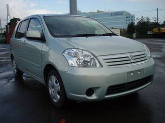 2005 Toyota Raum Photos