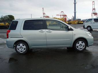 2005 Toyota Raum Pictures