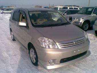 2005 Toyota Raum Photos