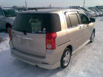 2005 Toyota Raum Pictures