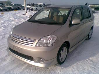 2005 Toyota Raum Photos