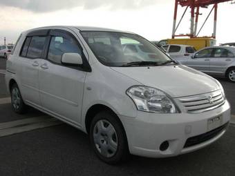 2005 Toyota Raum Photos