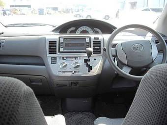 2005 Toyota Raum Photos