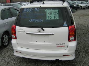 2005 Toyota Raum Images