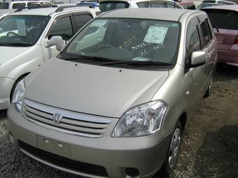 2005 Toyota Raum Pictures