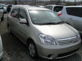 2005 Toyota Raum Photos