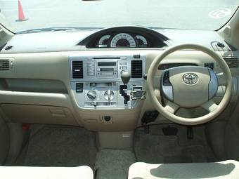 2005 Toyota Raum Pictures