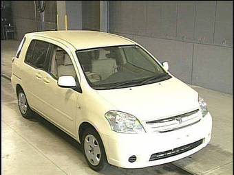 2005 Toyota Raum Photos