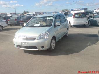 2005 Toyota Raum Photos