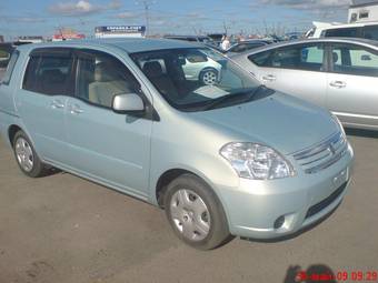 2005 Toyota Raum Pictures