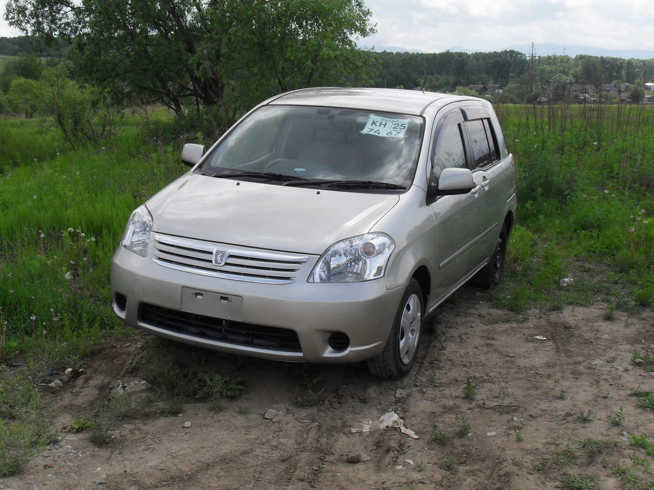 Toyota raum 2005