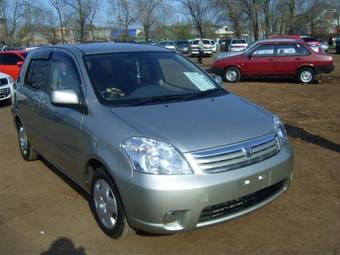 2005 Toyota Raum Pictures