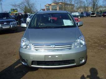 2005 Toyota Raum Pics