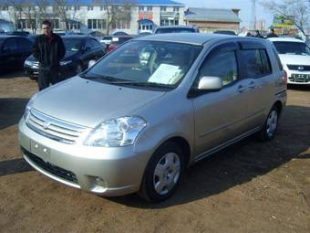 2005 Toyota Raum Pictures