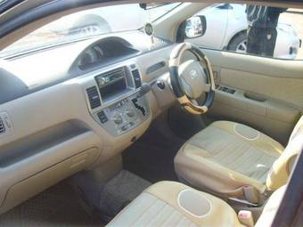 2005 Toyota Raum Photos