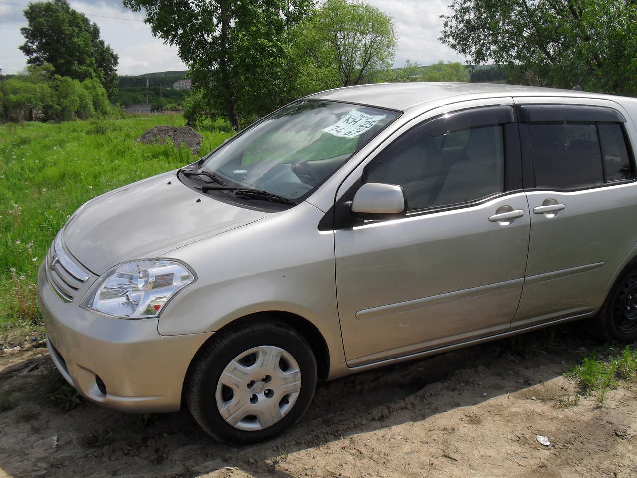 Тойота раум 2005