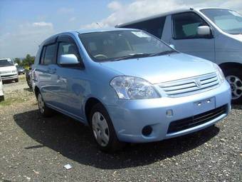 2005 Toyota Raum Photos