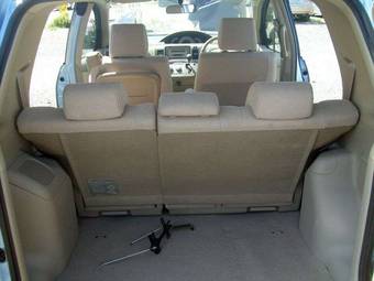 2005 Toyota Raum Pictures