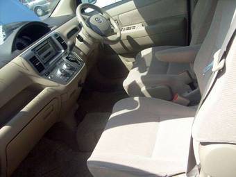 2005 Toyota Raum Pictures