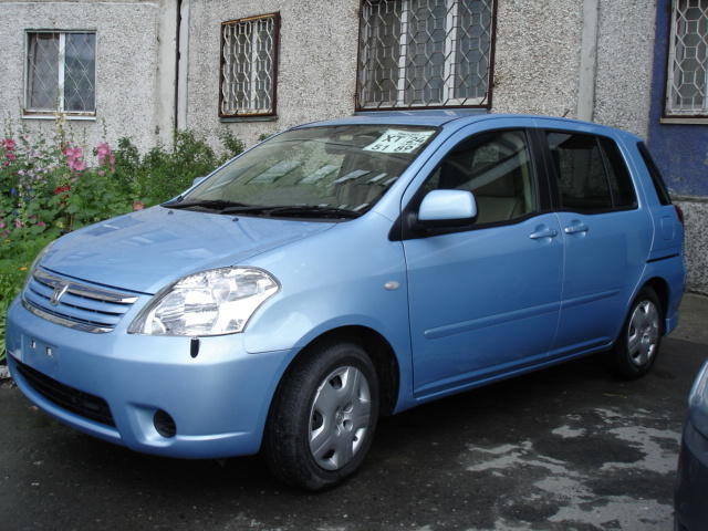 Toyota raum 2005