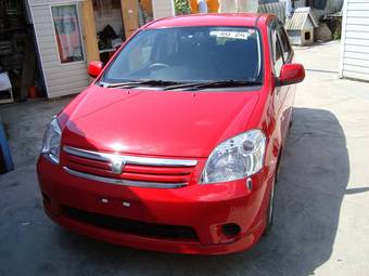 2005 Toyota Raum Photos