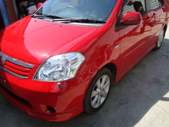 2005 Toyota Raum Pictures