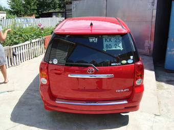 2005 Toyota Raum Photos