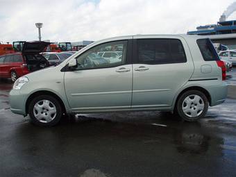 2005 Toyota Raum Pictures