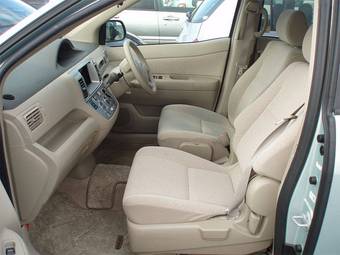 2005 Toyota Raum Photos