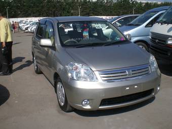 2005 Toyota Raum Pictures