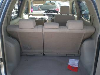 2005 Toyota Raum Pictures