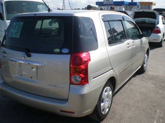 2005 Toyota Raum Photos