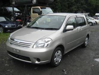 2005 Toyota Raum Pictures