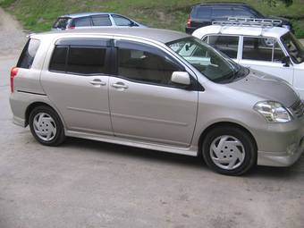 2005 Toyota Raum Photos