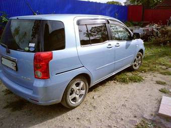 Toyota raum 2005